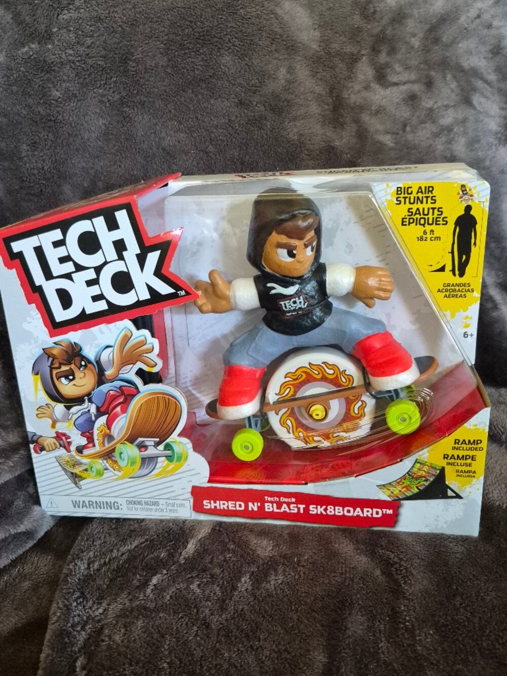 Tech Deck Shred N' Blast SK8BOARD Action Figure Ramp Included Skateboarding